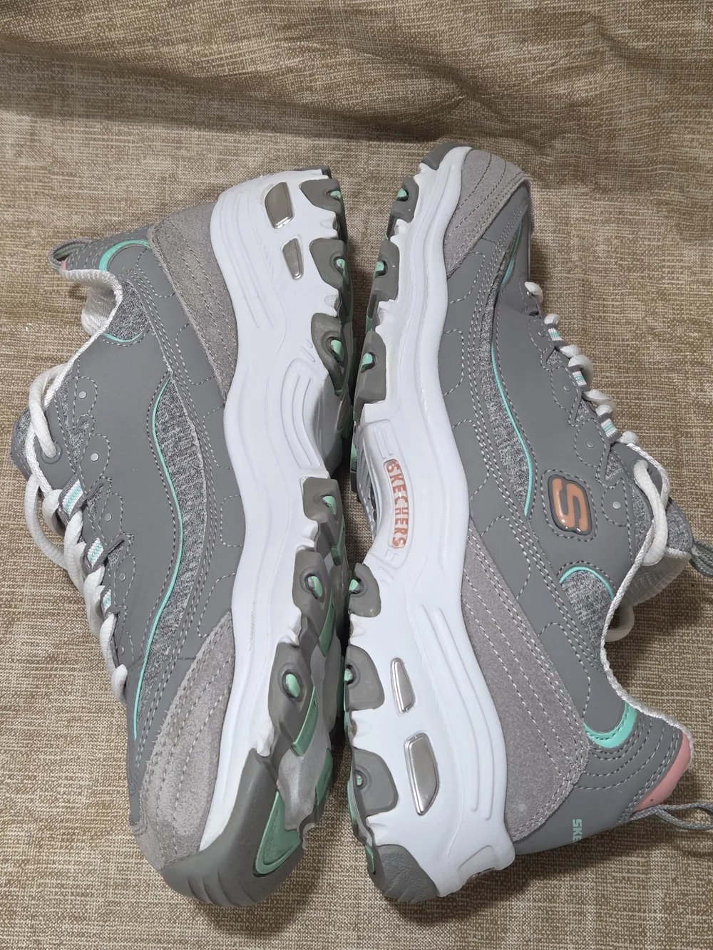 Skechers D'Lites Sparkling Rain sneakers in Gray Womens 9.5 - Picture 7 of 10